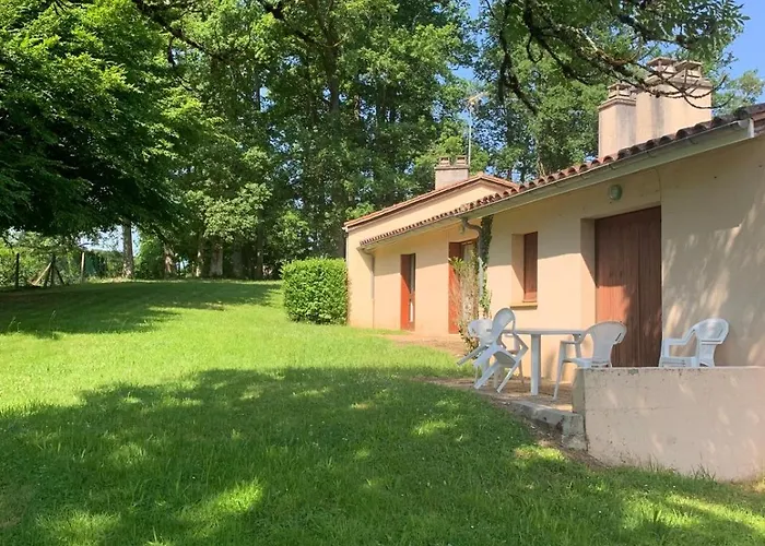 Le Petit Bois 46 Hébergement de vacances *