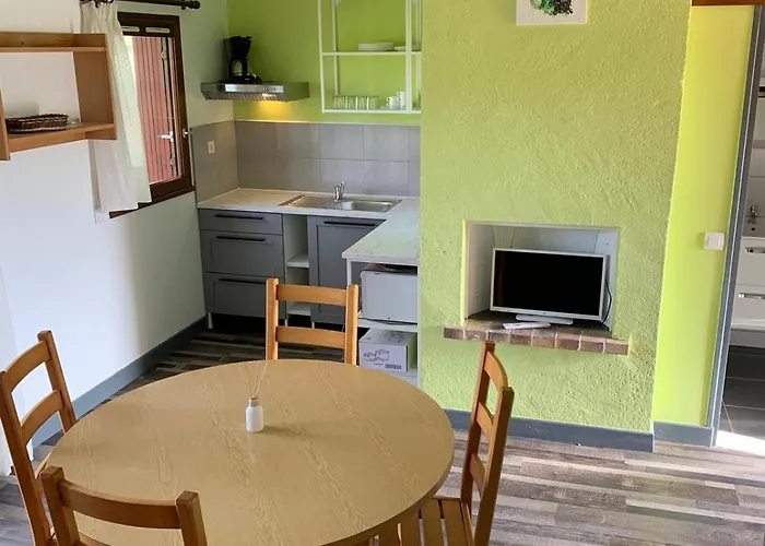 Le Petit Bois 46 Hébergement de vacances *