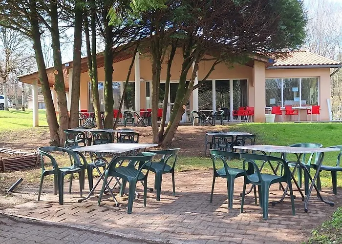 Le Petit Bois 46 Hébergement de vacances *